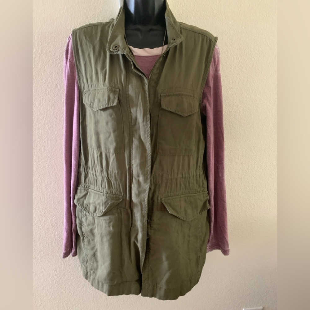 GAP Utility VEST Womens SMALL Olive GREEN Full Zip snap Pockets Lightweight Cool
